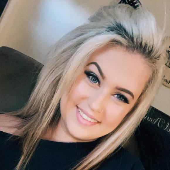 Profile Picture of Amanda Paschall (@aleighk741) on Poshmark