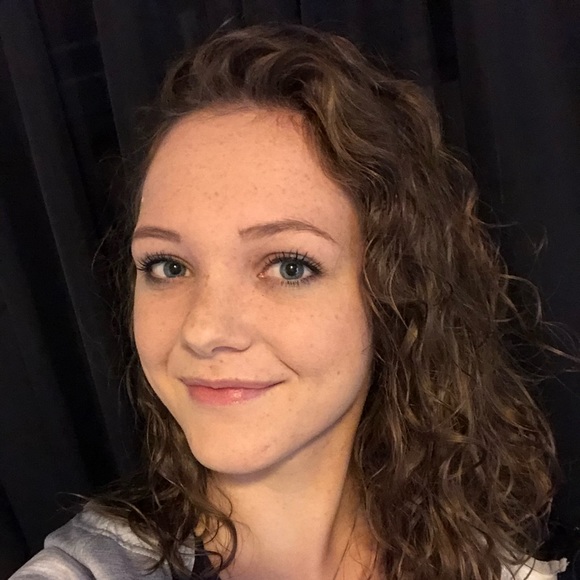 Profile Picture of Joanna Makowski (@jomak99) on Poshmark