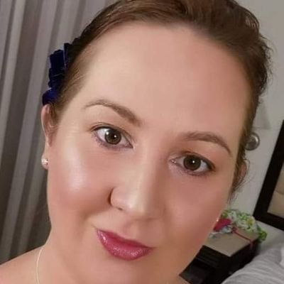 Profile Picture of Nicola Carson Helm (@NicCarsonHelm) on Twitter