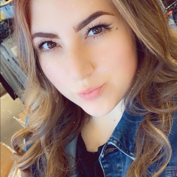 Profile Picture of Kaeli Sardeson (@ksardeson) on Poshmark