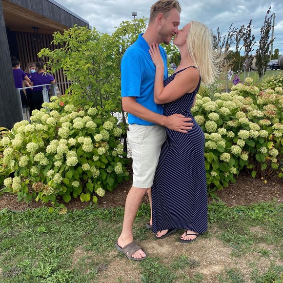 Profile Picture of Leigh Hroncich (@leigh_hron) on Poshmark