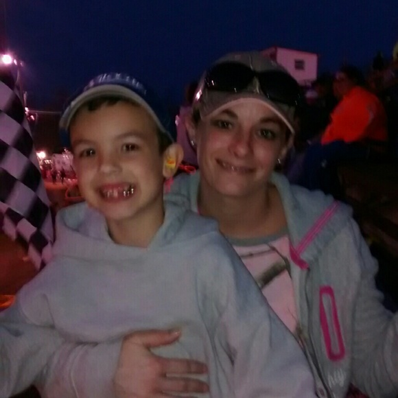 Profile Picture of Lisa Greer (@lisagreer84) on Poshmark