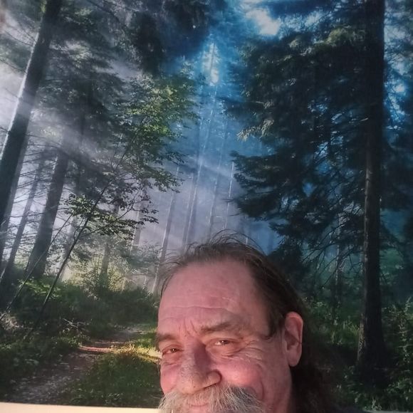 Profile Picture of Dougie Burger (@dougieburger) on Poshmark