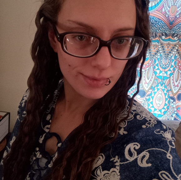 Profile Picture of Amanda Allison (@ahhmanda123) on Poshmark