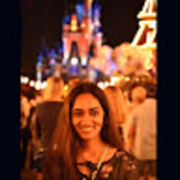 Profile Picture of Sashwathi Sriganesh (@sashwathis) on Poshmark