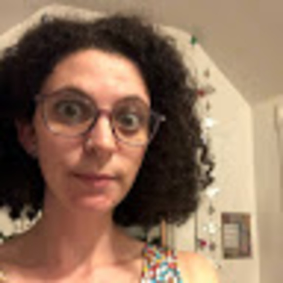 Profile Picture of Hannah Swernoff (@hannahswernoff) on Poshmark