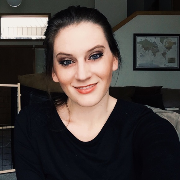 Profile Picture of Carlie Hellberg (@koala202) on Poshmark