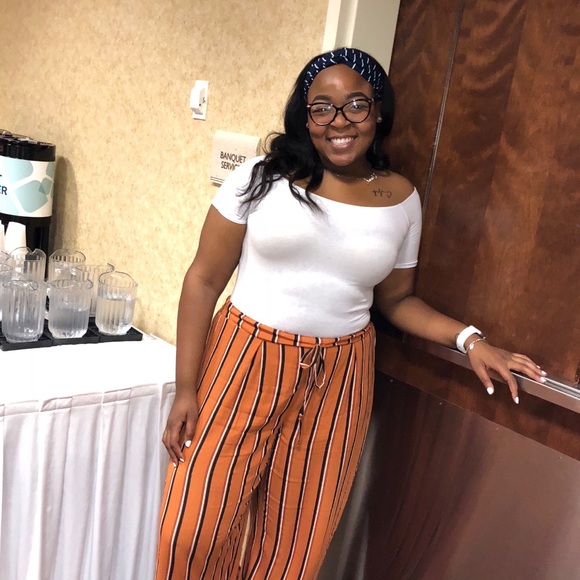 Profile Picture of Amanda Watson (@pizzaislife) on Poshmark