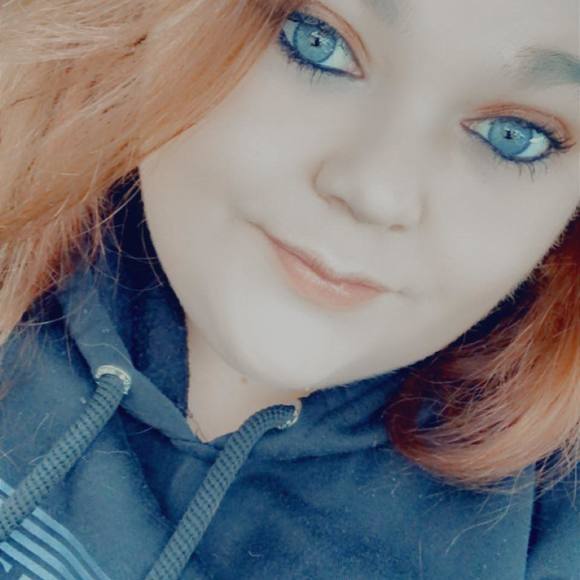 Profile Picture of Shania Olschowka (@shaniaolschowka) on Poshmark