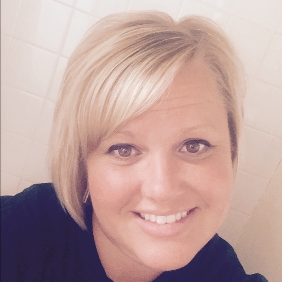 Profile Picture of Jami Okuly (@jamib28) on Poshmark