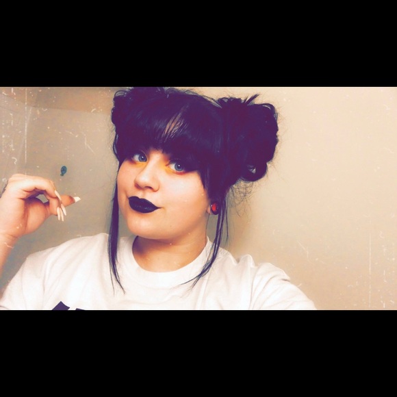 Profile Picture of Serra Biecheler (@serranicole98) on Poshmark