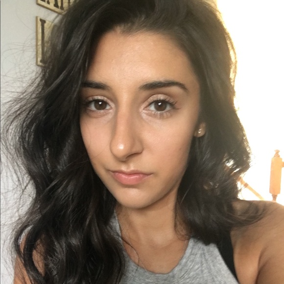 Profile Picture of Brianna Abbate (@bree424) on Poshmark