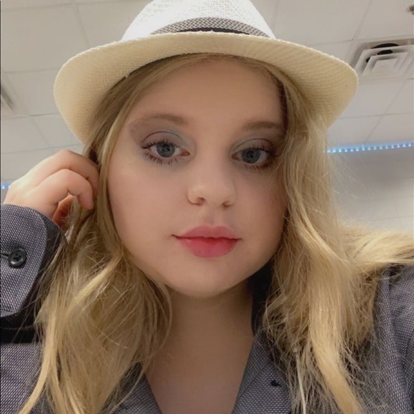 Profile Picture of Carley Griffis (@carley_griffis) on Poshmark