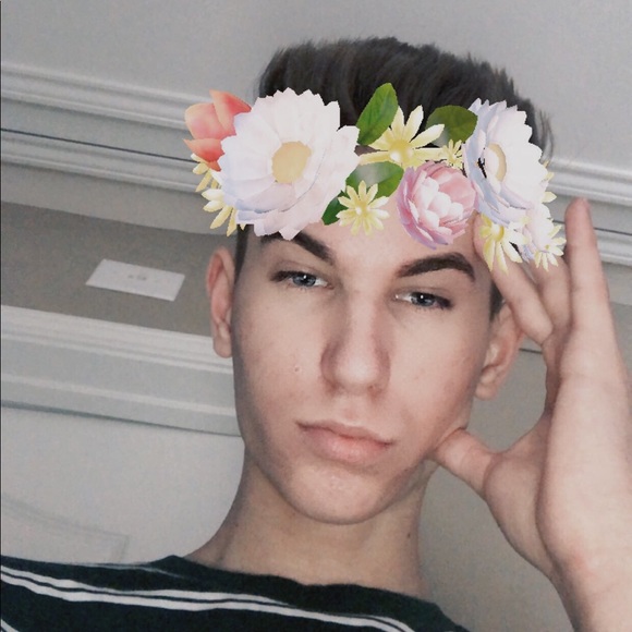 Profile Picture of Ivan Leonard (@ivntl) on Poshmark