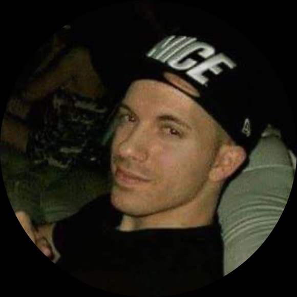Profile Picture of Brian Mcguinness (@brianmac89) on Poshmark