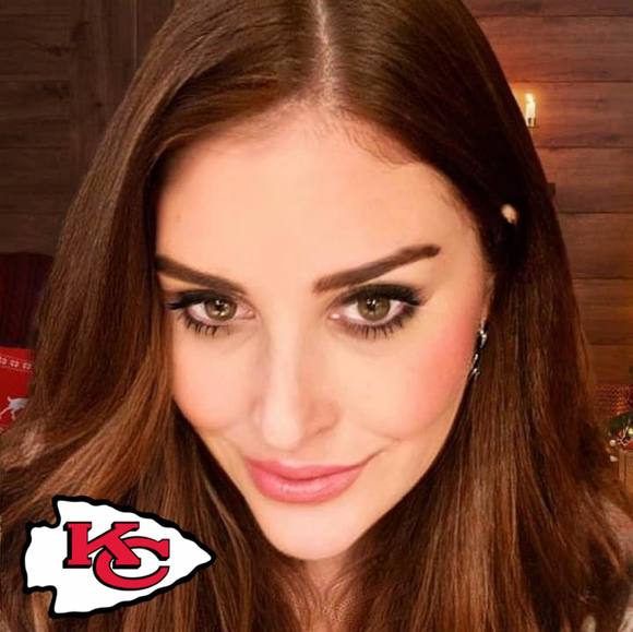 Profile Picture of Kristin Schultz (@kristin_schultz) on Poshmark