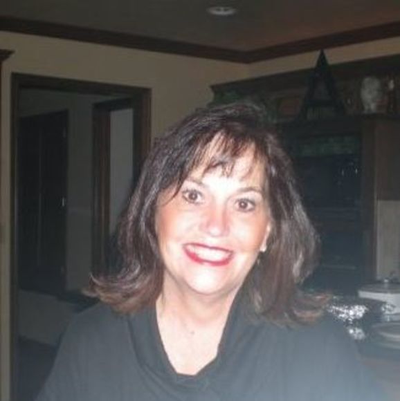 Profile Picture of Debbie Aduddell (@aduddell1) on Poshmark