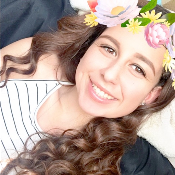 Profile Picture of Alexis Coddington (@lexi03k) on Poshmark