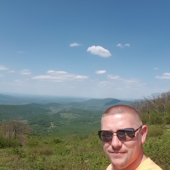 Profile Picture of Mark Moats (@mmoats83) on Poshmark