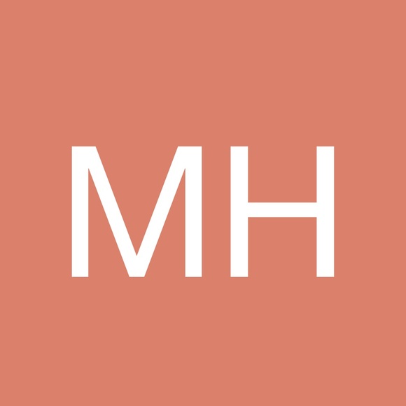 Profile Picture of Minh Huynh (@t83708431) on Poshmark
