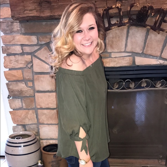 Profile Picture of Kelli Brunke (@kellibrun12) on Poshmark