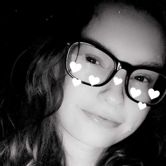 Profile Picture of Erin Bordeau (@xchasingadream) on Poshmark