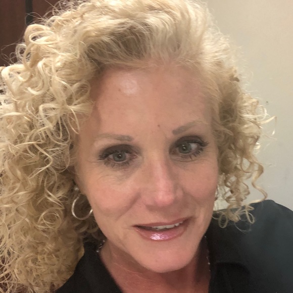 Profile Picture of Patricia Taylor (@sb003673) on Poshmark