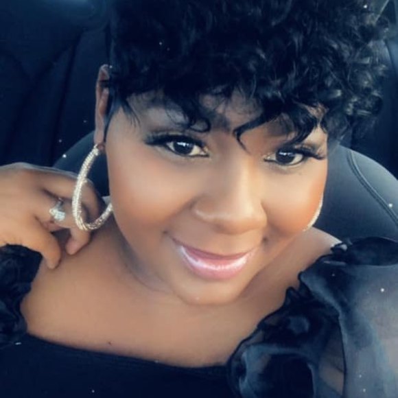 Sheka Scharoun - Poshmark Profile Picture of Sheka Scharoun (@sheka35) on Poshmark