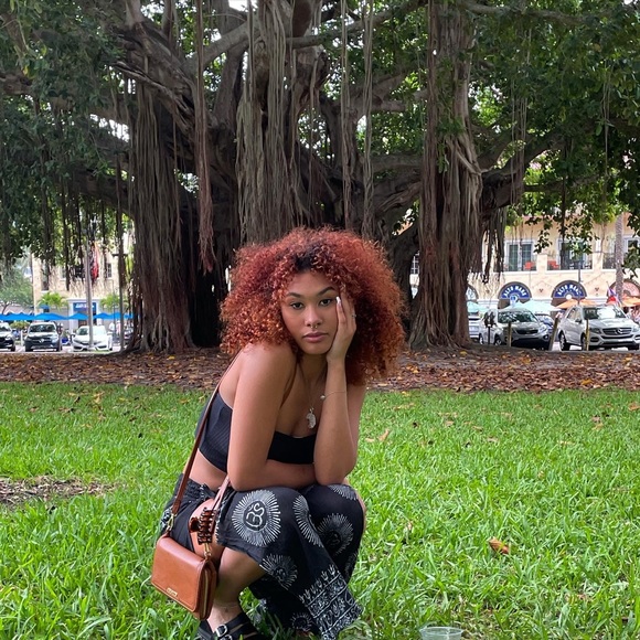 Profile Picture of Bianca Wells (@brattbia) on Poshmark