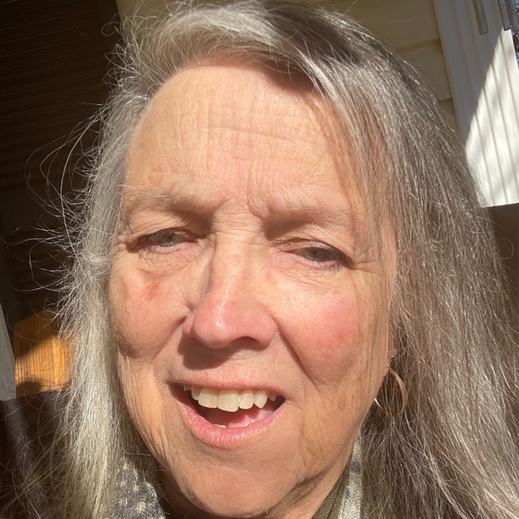 Profile Picture of Linda Timbs (@lindame13) on Poshmark