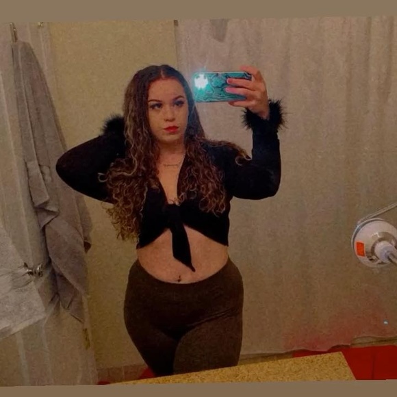 Profile Picture of Tamara Colon (@curlyxgoddess) on Poshmark