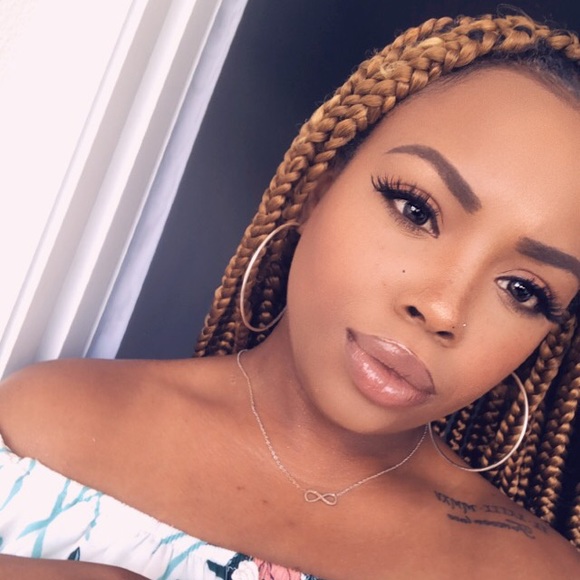 Profile Picture of Keli Moore (@kdeemoore) on Poshmark