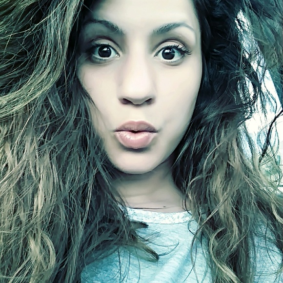 Profile Picture of Stefanie Charles (@stefanie702) on Poshmark