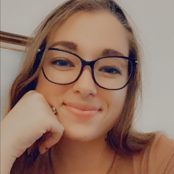 Profile Picture of Courtney Brasseaux (@shophopstop) on Poshmark