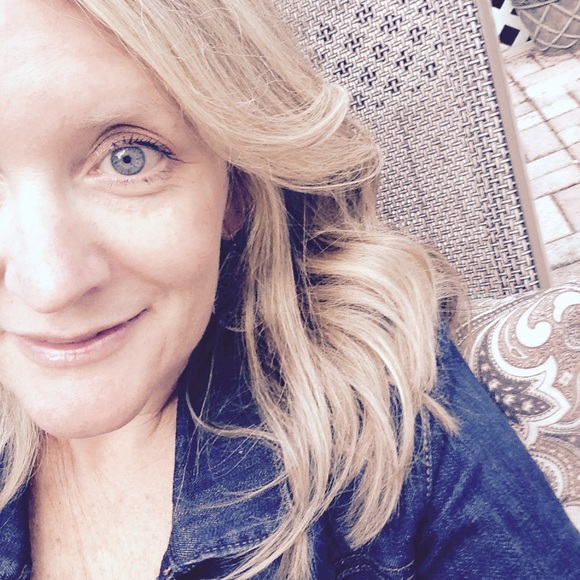 Profile Picture of Heather Junkins (@hjunks) on Poshmark