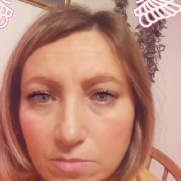 Profile Picture of Rosa Donza (@rdonza) on Poshmark