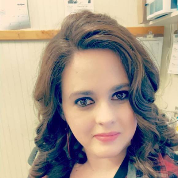 Profile Picture of Victoria Mongold (@vmongold14) on Poshmark