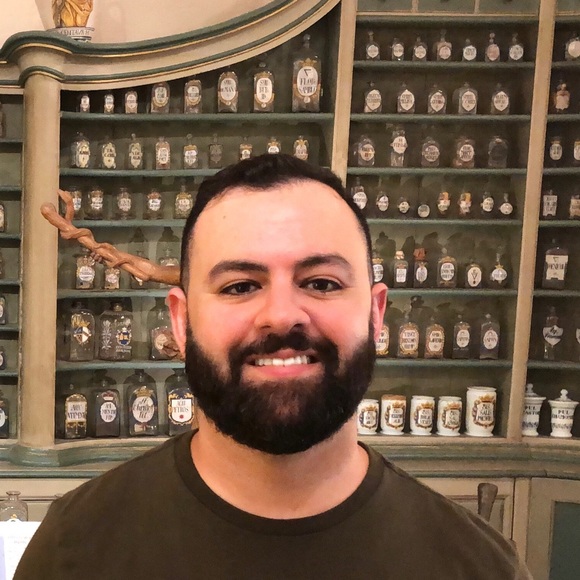 Profile Picture of Michael Nimeh (@mikeyyn) on Poshmark