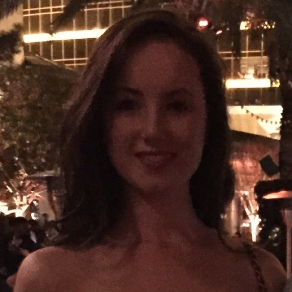 Profile Picture of Caitlin Collins (@caitlin2016_18) on Poshmark