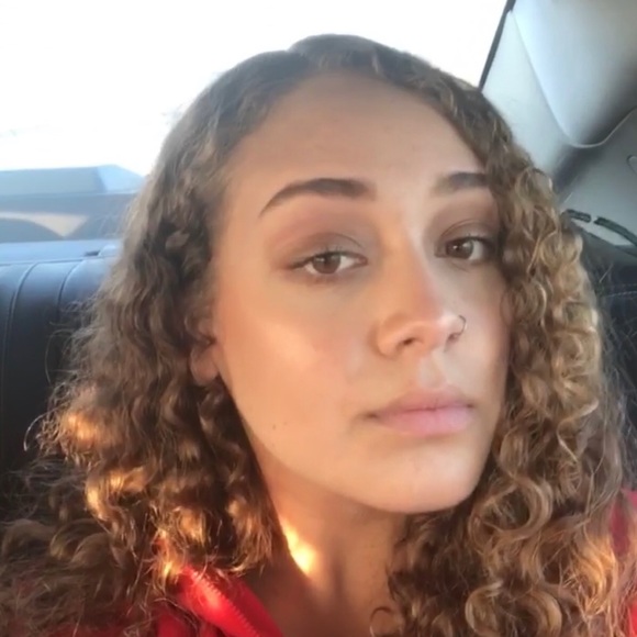 Profile Picture of Paige Ortiz (@paigeortiz01) on Poshmark