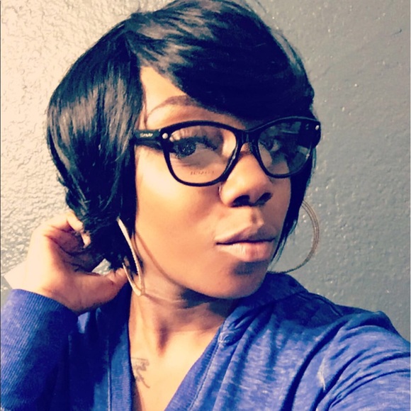 Profile Picture of Kristen Keith (@leadingladi) on Poshmark