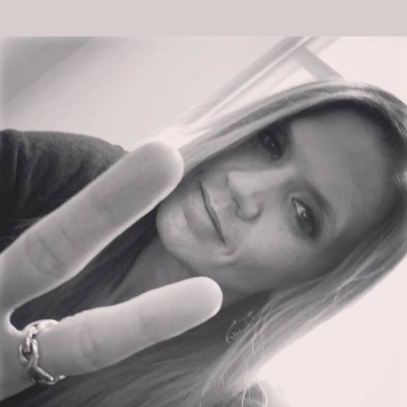 Profile Picture of Julie Matuszczak (@juliematuszczak) on Poshmark