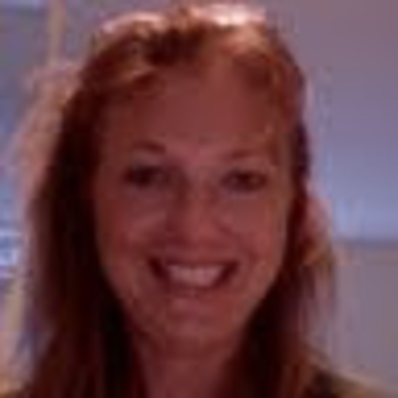 Profile Picture of Kris Auermann (@krisauermann) on Poshmark