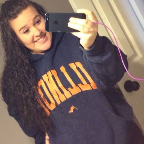 Profile Picture of Kallie Daniels (@kdanielsxo) on Poshmark