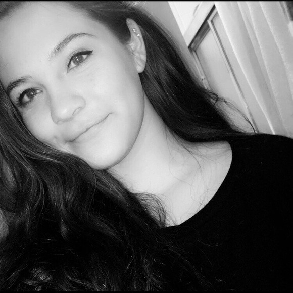 Profile Picture of Amber Rampley (@amberrampley) on Poshmark