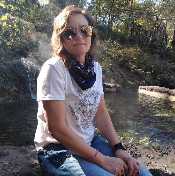 Profile Picture of Carrie Mcham (@carriemcham) on Poshmark