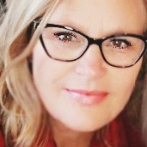 Profile Picture of Tonya Conner (@trcauble) on Poshmark