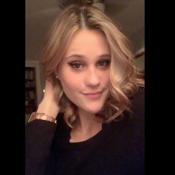 Profile Picture of Debbie Ringer (@deb_ringer) on Poshmark