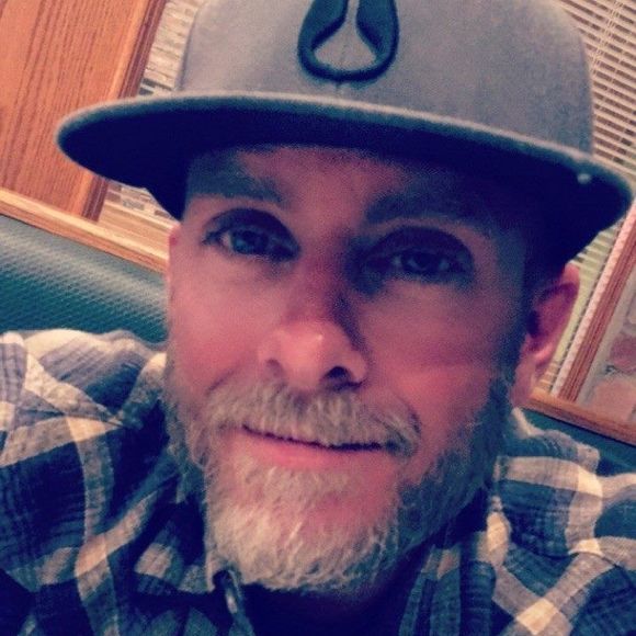 Profile Picture of Jeff Huff (@jeff_huff) on Poshmark