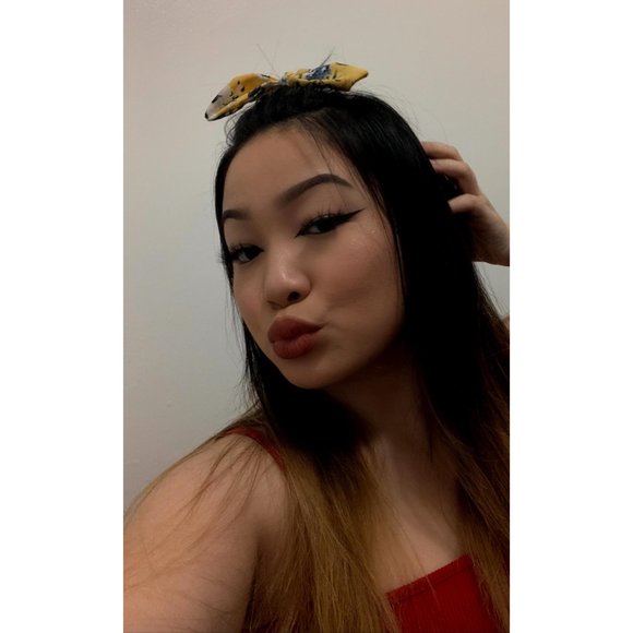 Profile Picture of Kaylie Kaylie (@duonggiahan03) on Poshmark